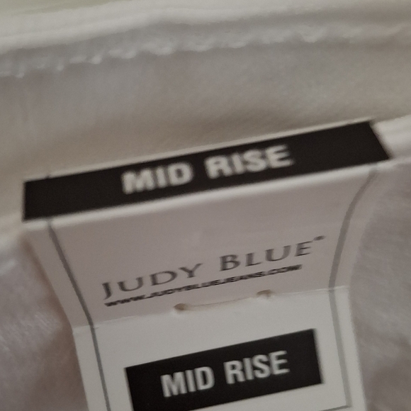 Judy Blue NWT White Mid Rise Destroyed Hem Cropped Stright plus size 16w Jeans - Picture 9 of 15